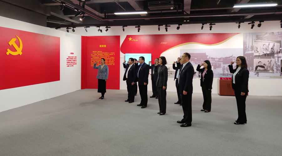 我校组织部分党员参观党旗国旗军旗诞生珍贵史料展 我校组织部分党员参观党旗国旗军旗诞生珍贵史料展