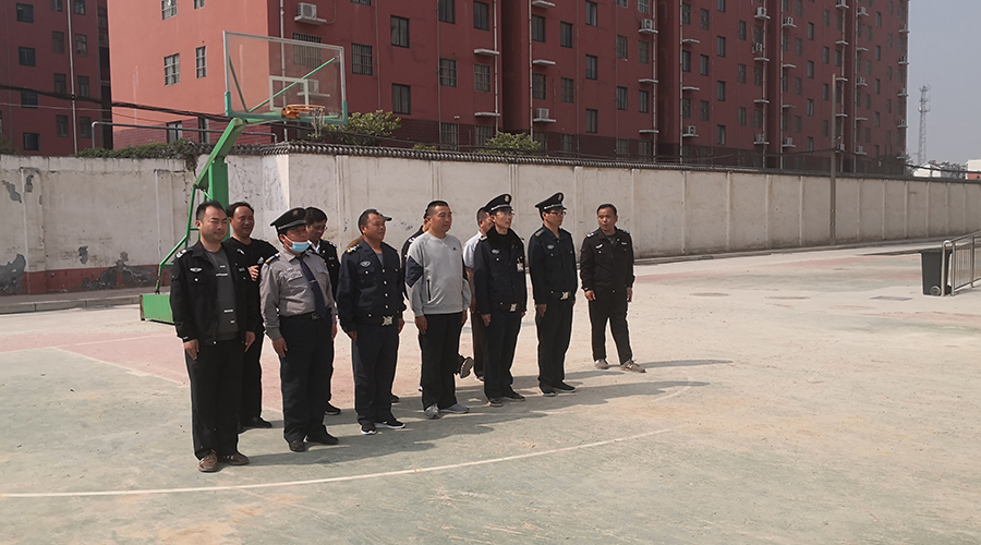 我校组织安保人员进行体能拉练活动 我校组织安保人员进行体能拉练活动