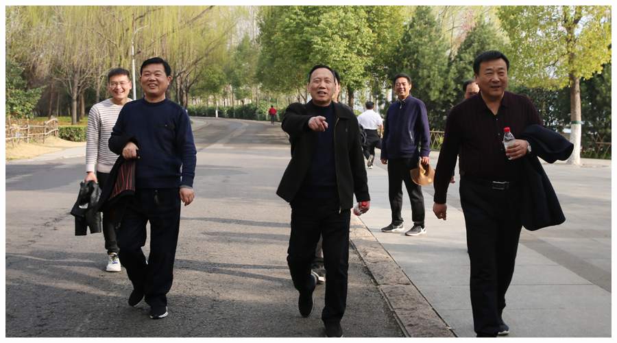 我校举办2021“拥抱春天,环湖健步走”活动 我校举办2021“拥抱春天,环湖健步走”活动