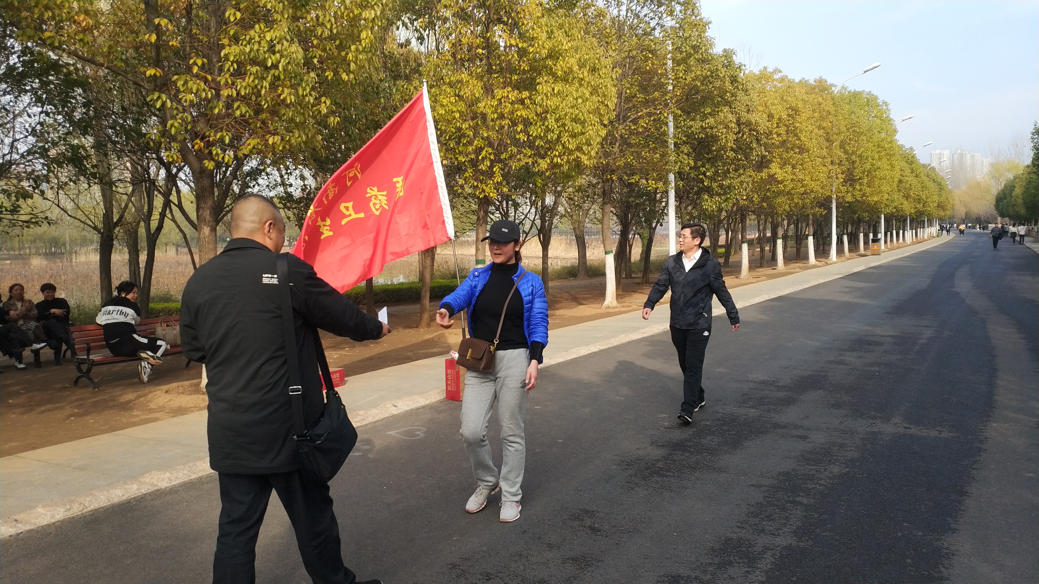 我校举办2021“拥抱春天,环湖健步走”活动 我校举办2021“拥抱春天,环湖健步走”活动