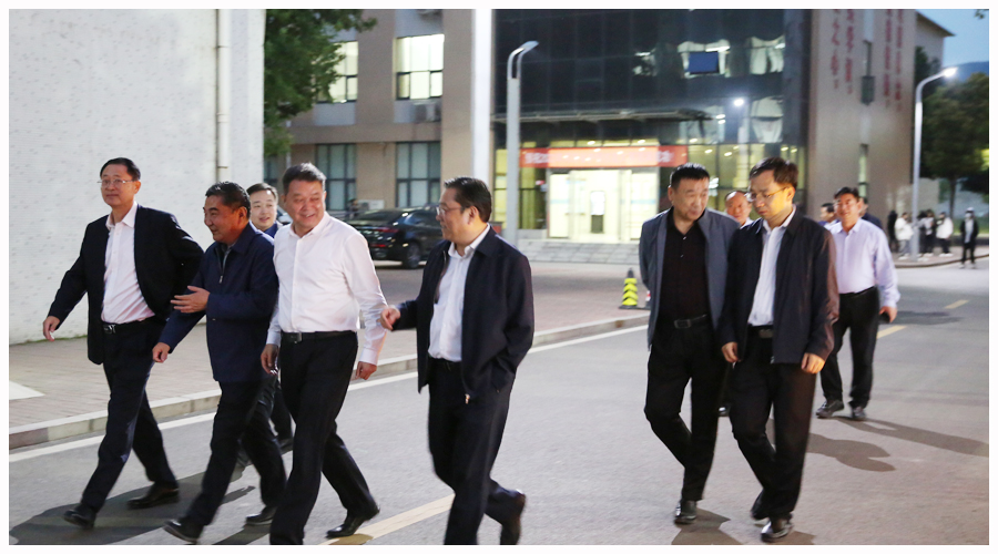 河南省教育厅一级巡视员陈垠亭、平顶山市市长李明俊莅临我校调研指导工作 河南省教育厅一级巡视员陈垠亭、平顶山市市长李明俊莅临我校调研指导工作