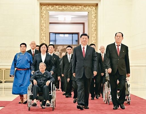 习近平:在庆祝中国共产党成立100周年大会上的讲话 来源:《求是》2021年07月15日 在庆祝中国共产党 成立100周年大会上的讲话 (2021年7月1日) 习近平 {xunruicms_img_title} 2021年7月1日,庆祝中国共产党成立100周年大会在北京天安门广场隆重举行。中共中央总书记、国家主席、中央军委主席习近平发表重要讲话。新华社记者 谢环驰/摄 同志们,朋友们: 今天,在中国共产党历史上,在中华民族历史上,都是一个十分重大而庄严的日子。我们在这里隆重集会,同全党全 习近平:在庆祝中国共产党成立100周年大会上的讲话 来源:《求是》2021年07月15日 在庆祝中国共产党 成立100周年大会上的讲话 (2021年7月1日) 习近平 {xunruicms_img_title} 2021年7月1日,庆祝中国共产党成立100周年大会在北京天安门广场隆重举行。中共中央总书记、国家主席、中央军委主席习近平发表重要讲话。新华社记者 谢环驰/摄 同志们,朋友们: 今天,在中国共产党历史上,在中华民族历史上,都是一个十分重大而庄严的日子。我们在这里隆重集会,同全党全