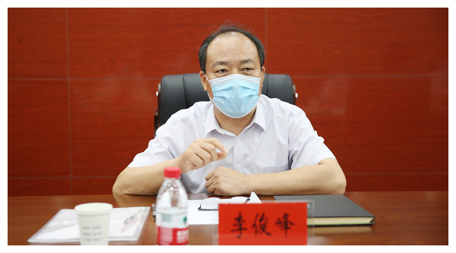 平顶山市教育体育局党组成员副局长李俊峰一行三人到我校检查督导疫情防控工作 平顶山市教育体育局党组成员副局长李俊峰一行三人到我校检查督导疫情防控工作