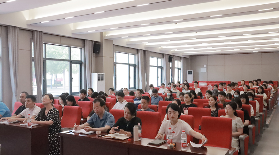 我校组织召开班主任工作经验交流会 我校组织召开班主任工作经验交流会
