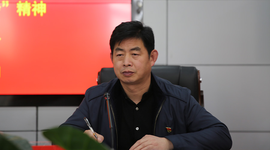 我校召开“两会”精神专题学习会 我校召开“两会”精神专题学习会