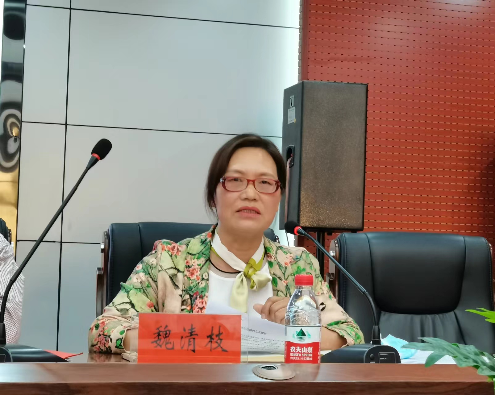 我校召开“五·四”青年教师座谈会 我校召开“五·四”青年教师座谈会
