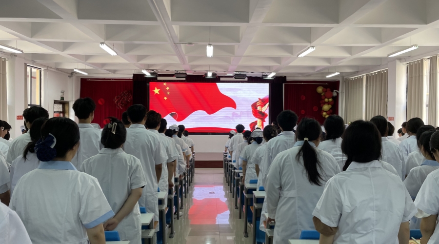 我校举行“团旗下的誓言”新团员入团仪式 我校举行“团旗下的誓言”新团员入团仪式