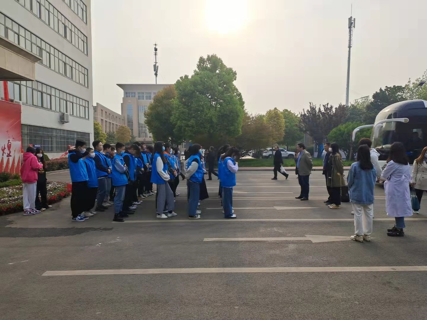 我校学生劳动实践课活动持续开展并取得实效