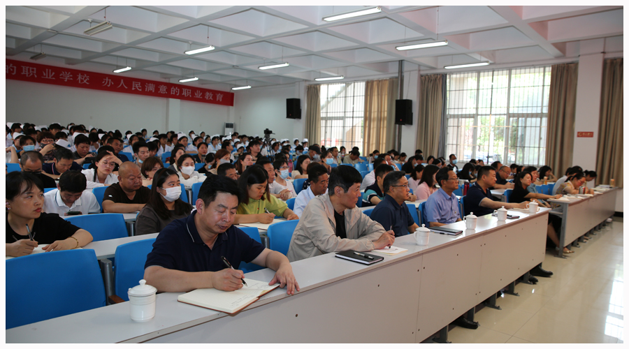 我校邀请河南省政府参事李涛来校作主题教育专题党课辅导 我校邀请河南省政府参事李涛来校作主题教育专题党课辅导