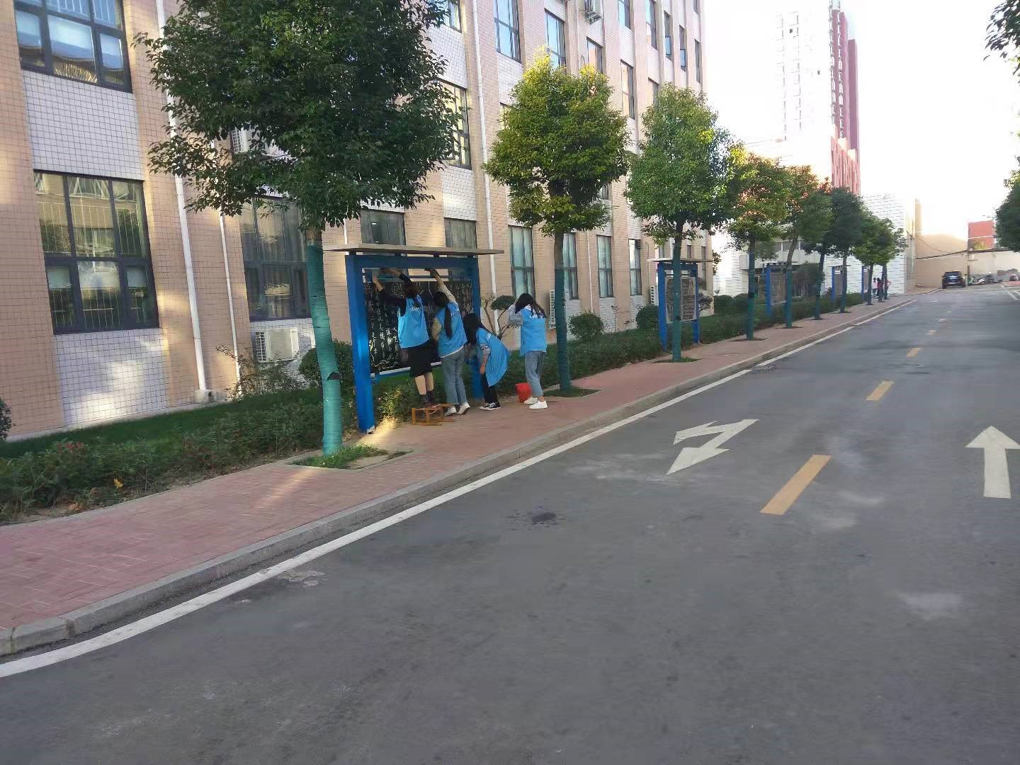 我校学生劳动实践课活动持续开展并取得实效