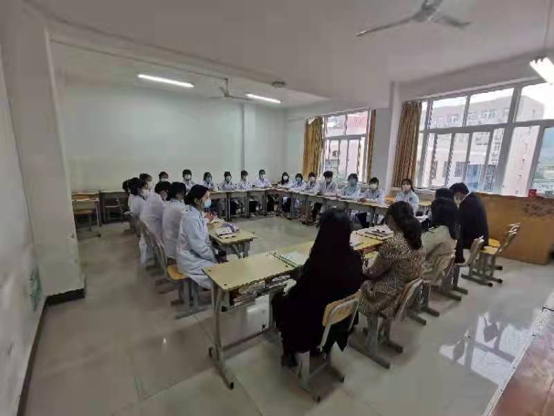 我校举办“青春战疫、微笑面对”青年团干座谈会 我校举办“青春战疫、微笑面对”青年团干座谈会