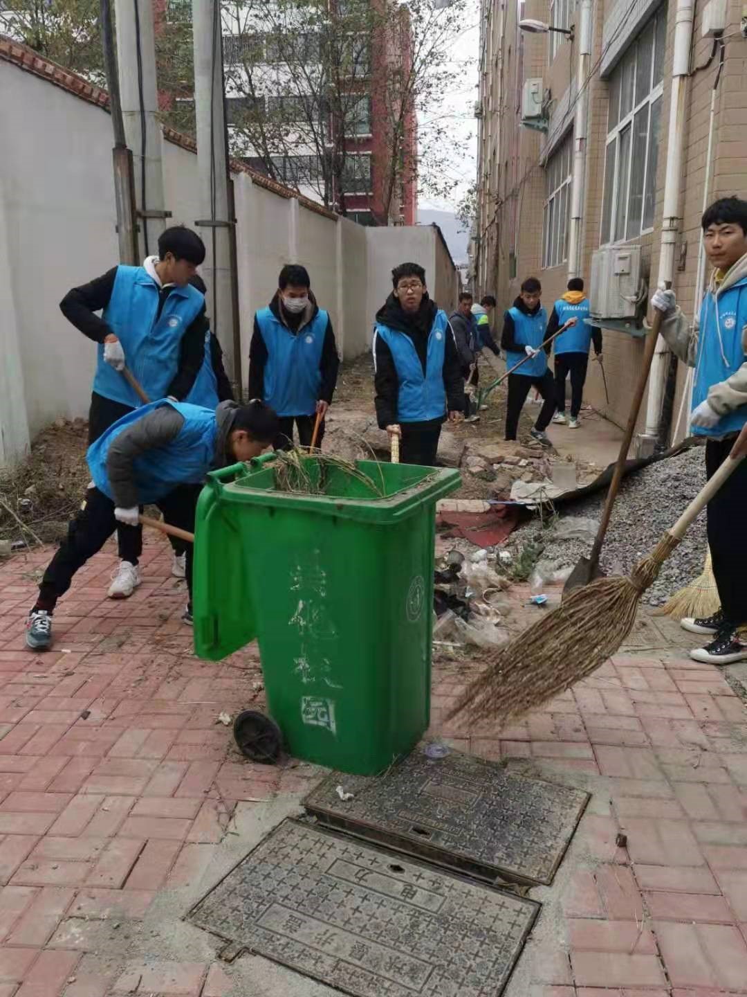 我校学生劳动实践课活动持续开展并取得实效