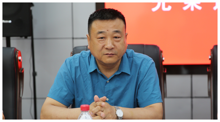 我校召开欢送退休教职工座谈会 我校召开欢送退休教职工座谈会