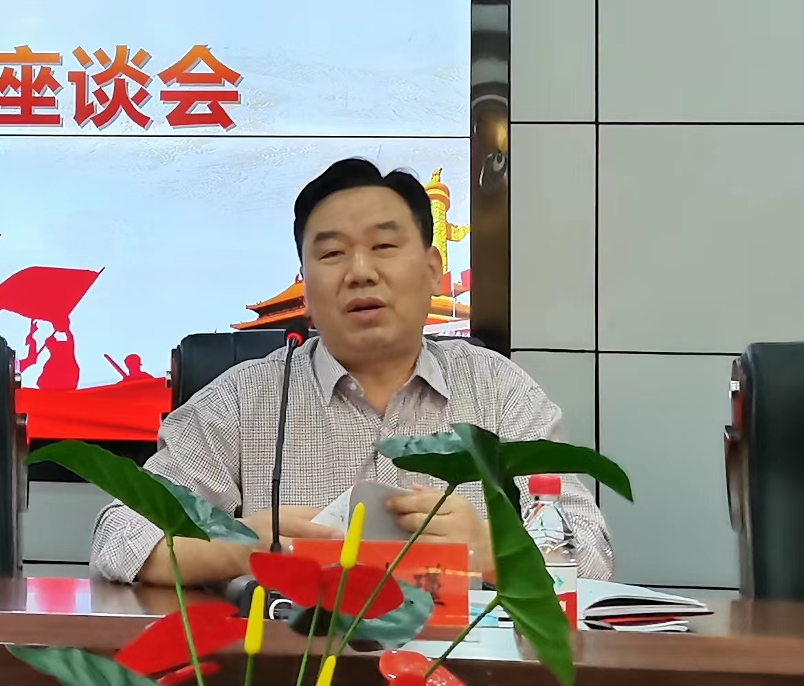 我校召开“五·四”青年教师座谈会 我校召开“五·四”青年教师座谈会
