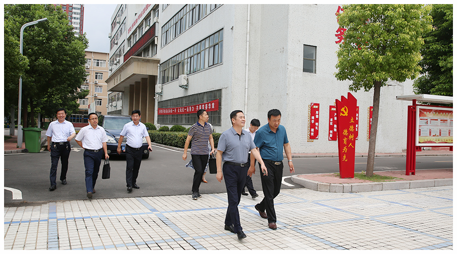 省工信厅一级巡视员吕方一行莅临我校召开领导干部调整工作会议 省工信厅一级巡视员吕方一行莅临我校召开领导干部调整工作会议