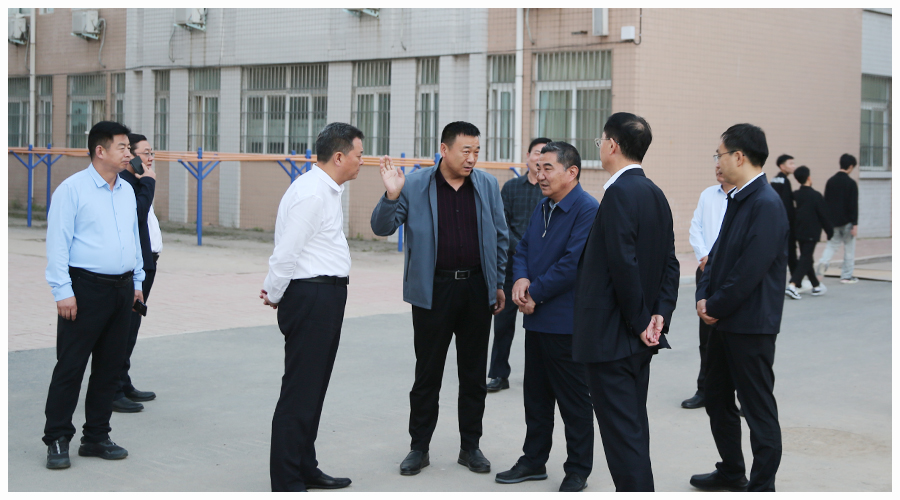 河南省教育厅一级巡视员陈垠亭、平顶山市市长李明俊莅临我校调研指导工作 河南省教育厅一级巡视员陈垠亭、平顶山市市长李明俊莅临我校调研指导工作