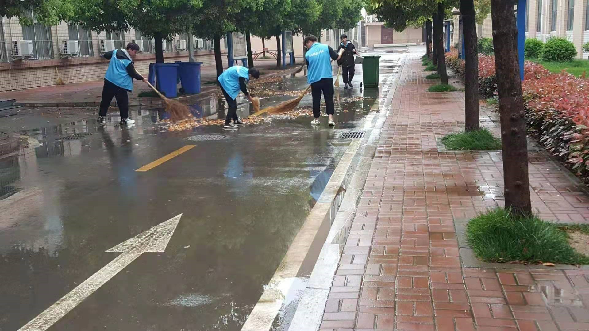 我校学生劳动实践课活动持续开展并取得实效